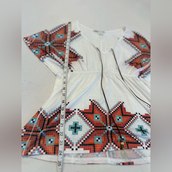 Julie’s Closet Southwest Aztec Lightweight Flutter Sleeve Top. Vneck Lightweight - Picture 5 of 14